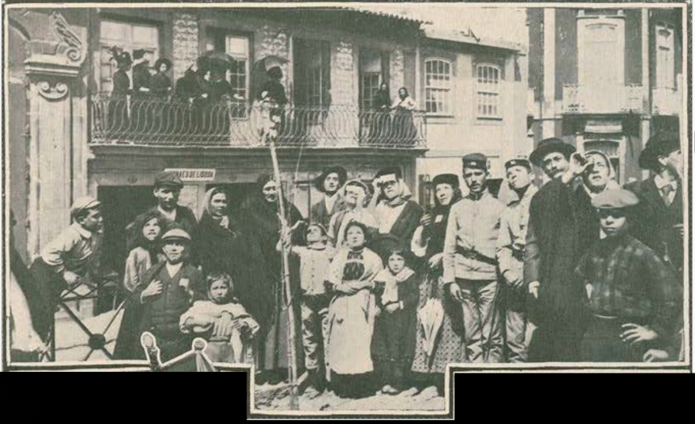 Populares observando eclipse - Praa da Repblica Ovar, 1912